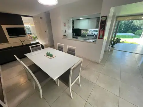 Casa 4 ambientes con 3 baños