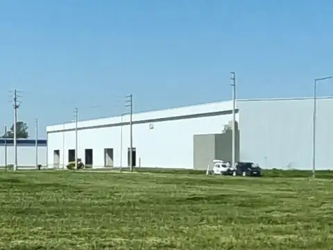 Galpon en Alquiler 200  mts Frente