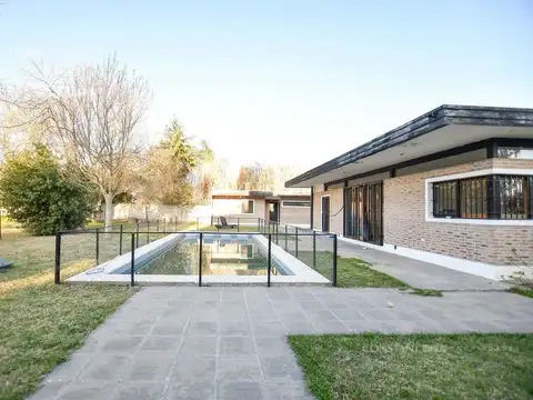 Casa en Venta con 3 cocheras