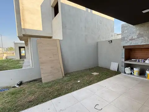 Casa 4 ambientes con 3 baños