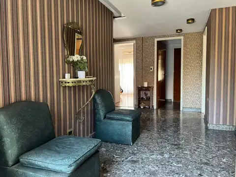 CASA 5 AMBIENTES EN FLORESTA