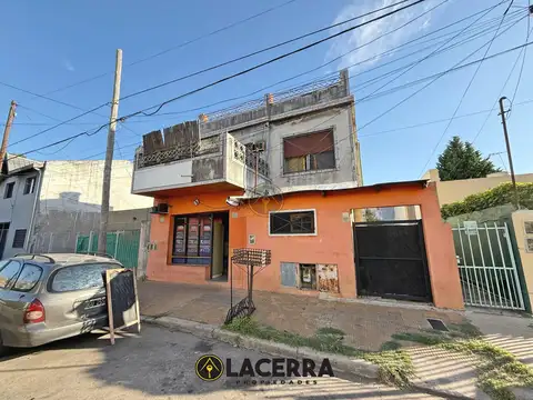 Venta de Multifamiliar / Local y 2 Deptos en Villa Ballester