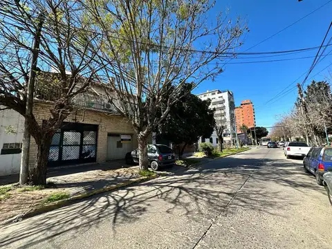 Casa en venta con local comercial en Escobar    ID 4381