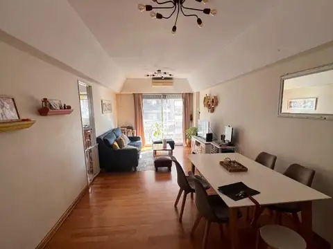 Exclusivo Piso con Blacon y Cochera en Parque Chacabuco!