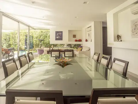 Espectacular casa, luminosa y moderna. Impecable por dentro