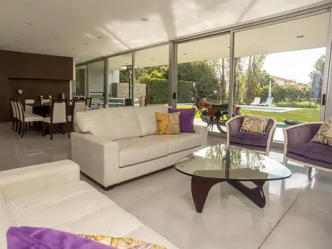 Casa en Venta con 7 cocheras