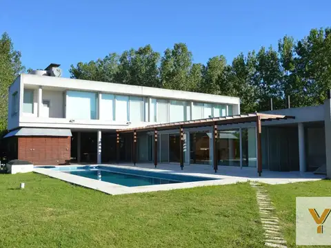 Casa en venta - 3 Dormitorios 4 Baños - General Belgrano