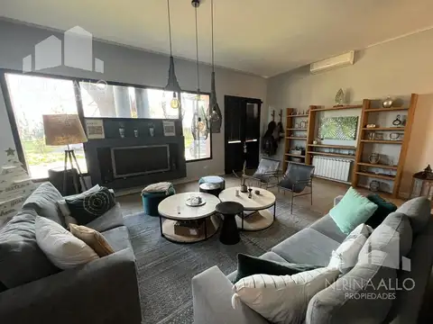 Casa en Venta con 2 cocheras