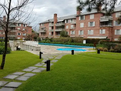 Departamento Venta Jardines de San Isidro 1, Vista Interna a Jardin, Orie Este, Cochera Doble, Seg.