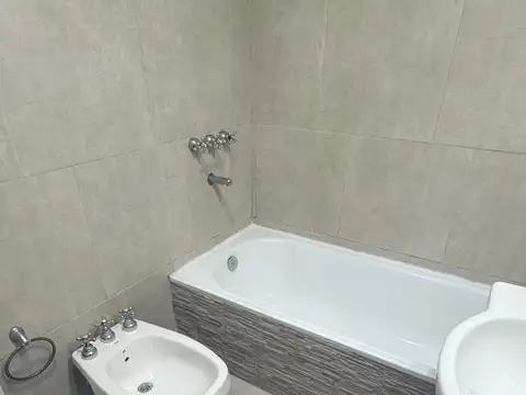 Departamento 2 ambientes con doble balcon, contrafrente