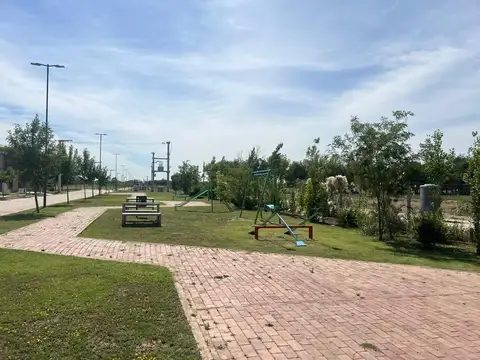 Lote a la venta B° Distrito Sur zona Residencial Central