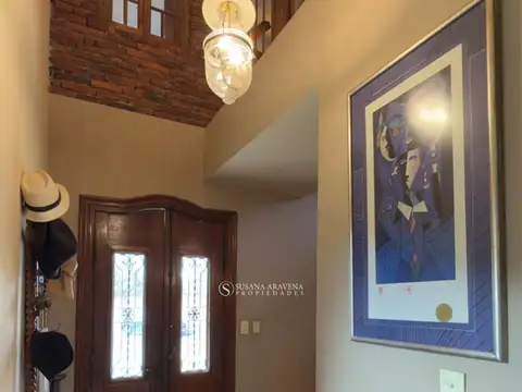 Casa en Venta con 3 cocheras