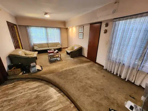 Casa 6 ambientes con 4 baños
