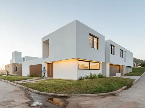 Casa en Venta en Juana Koslay, Juan Martín de Pueyrredón