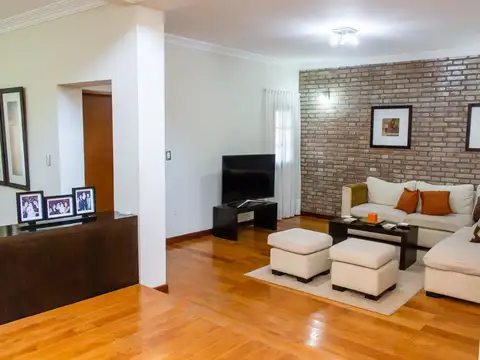 Gobernador Gálvez 1700