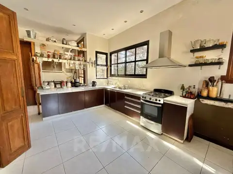 Casa 5 ambientes con 3 baños