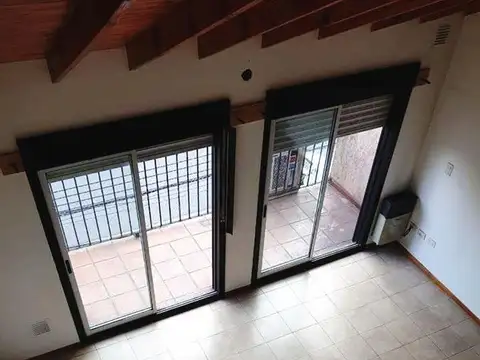Depto Tipo Casa en Alquiler de 1 dormitorio