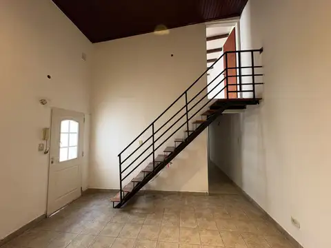 Depto Tipo Casa en Alquiler al Sur