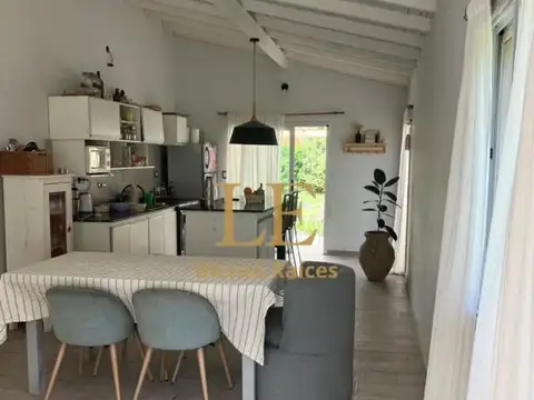 Casa en Venta con 2 cocheras