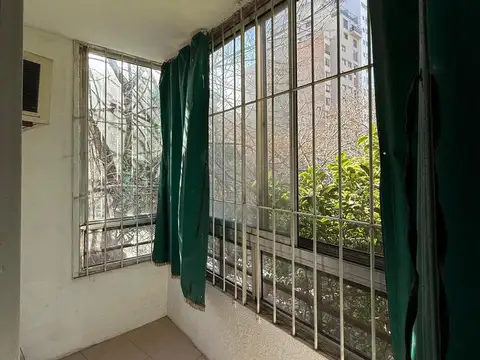 Entre Ríos 1756 - Alquiler 3er piso escalera