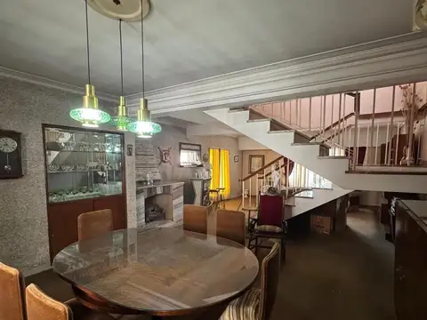 Casa 5 ambientes con 2 baños