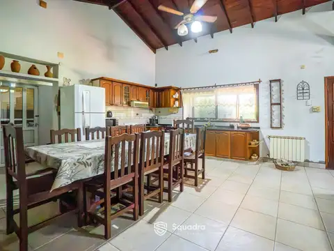 Casa en Venta con 2 cocheras