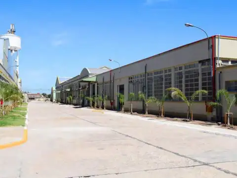 Excelente Deposito en Alquiler en Parque Ader