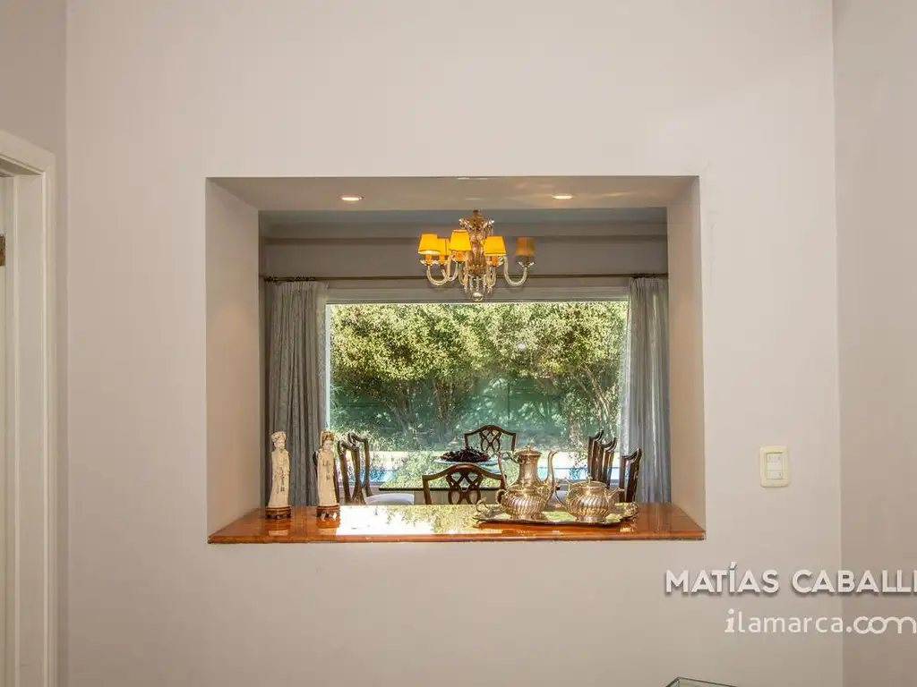 Casa - 414  m² Cubierta | 3 dormitorios | 18 años | 5 baños | 3 cocheras | 1.191  m² Terreno