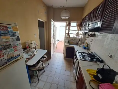 Casa 6 ambientes con 2 baños