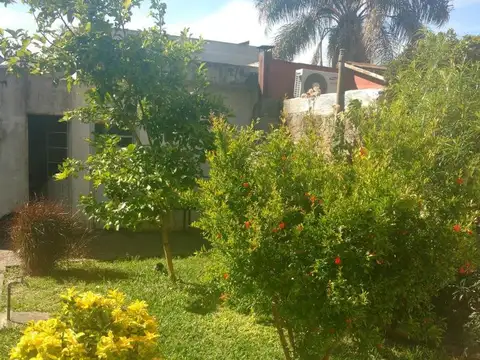 CHALET 3 AMBIENTES CON GALERÍA CUBIERTA Y COCHERA