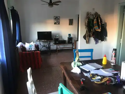 Gdor E Castro 700, Piso 1