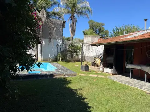 Casa en Venta con 3 cocheras