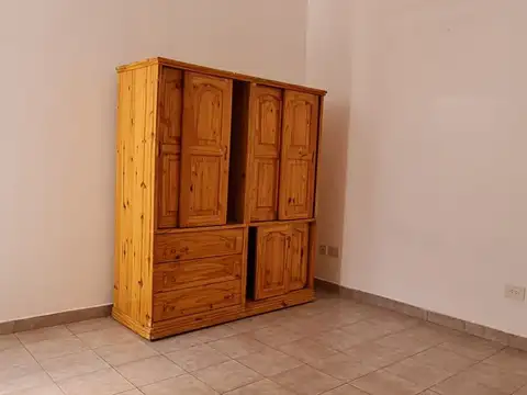 Depto Tipo Casa en Alquiler en Caseros, $ 580.000