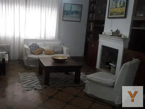 Casa en venta - 4 Dormitorios 2 Baños - Cochera - 463Mts2 - Necochea