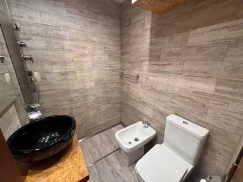 IMPONENTE CASA 4 AMB APTO CREDITO PATIO Y COCHERA