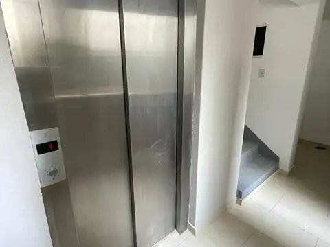 AVELINO ROLON 1900, Piso 1