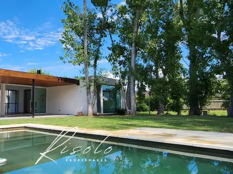 Casa 4 ambientes con 2 baños