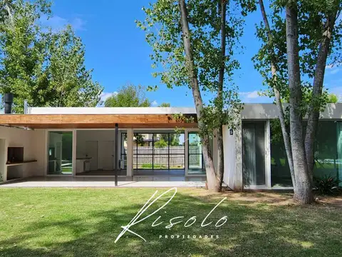 Casa en Venta con 2 cocheras