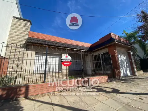 Casa en venta, Mateo Gelves 728, a pocas cuadras del centro de Escobar