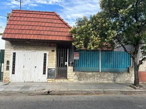 Amplia casa 5 amb en Lanús Oeste