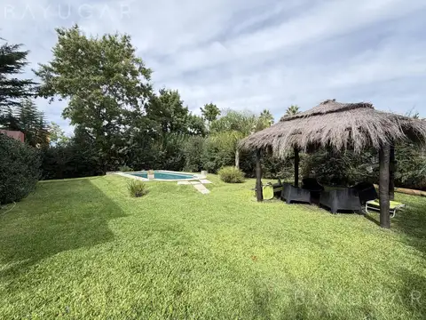 Casa 6 ambientes con 2 baños