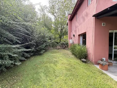 Casa en Venta con 4 cocheras