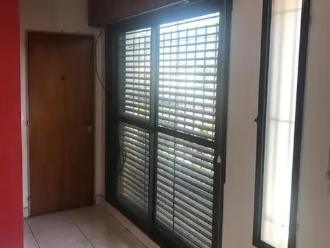 OFICINA A MTS DE LA AVENIDA