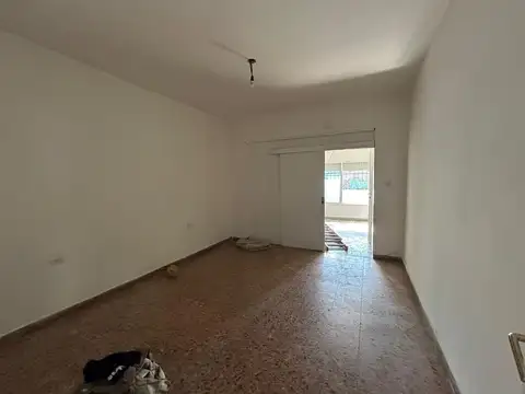 Casa en Alquiler con 2 cocheras