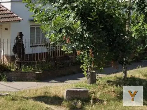 Casa en venta - 3 Dormitorios 2 Baños - Mar del Plata