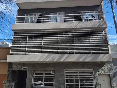 DEPARTAMENTO 2 AMBIENTES FRENTE PB A ENTRADA INDEPENDIENTE EXCELENTE ESTADO