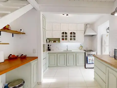 Casa en Alquiler con 2 cocheras