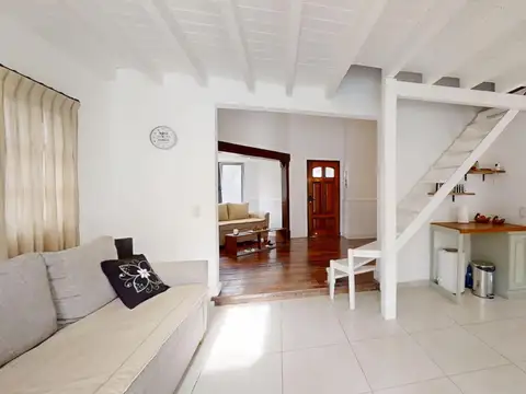 Casa 5 ambientes con 2 baños
