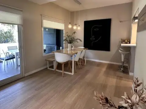 Casa 5 ambientes con 4 baños