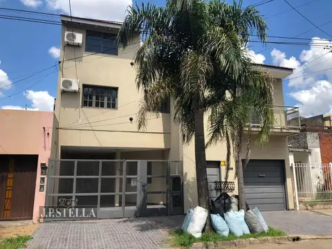 Dpto en Planta Alta - 4 Ambientes con Cochera - Haedo